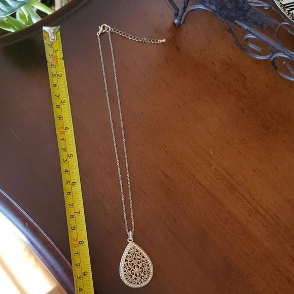 Gold‎ pendant necklace